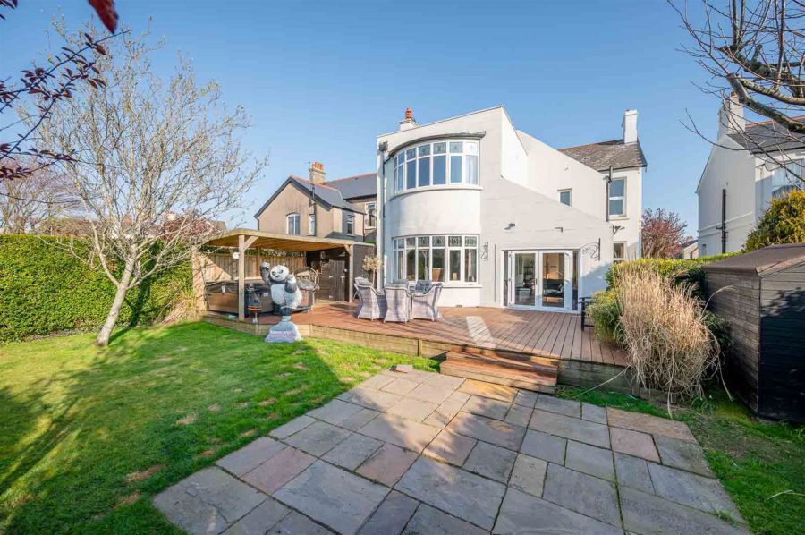Artona, 29 Bryansburn Road