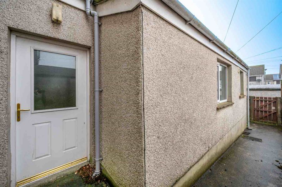 6 Meadow Close