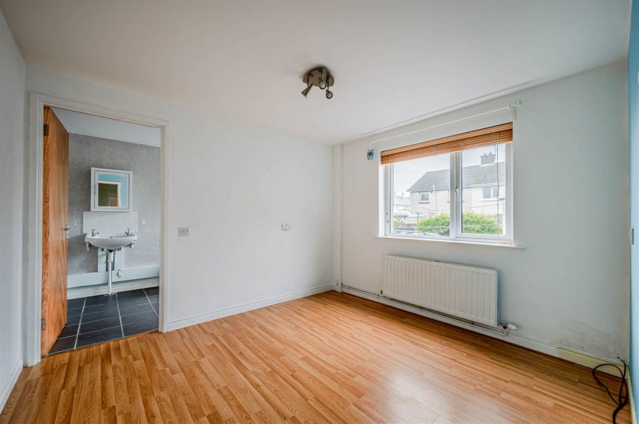 6 Meadow Close