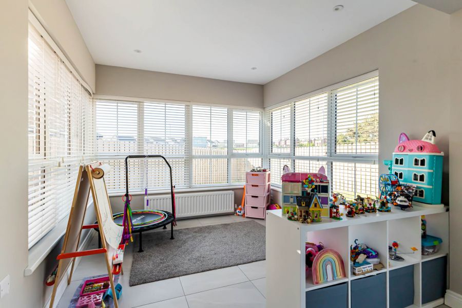 14 Rowanvale Crescent