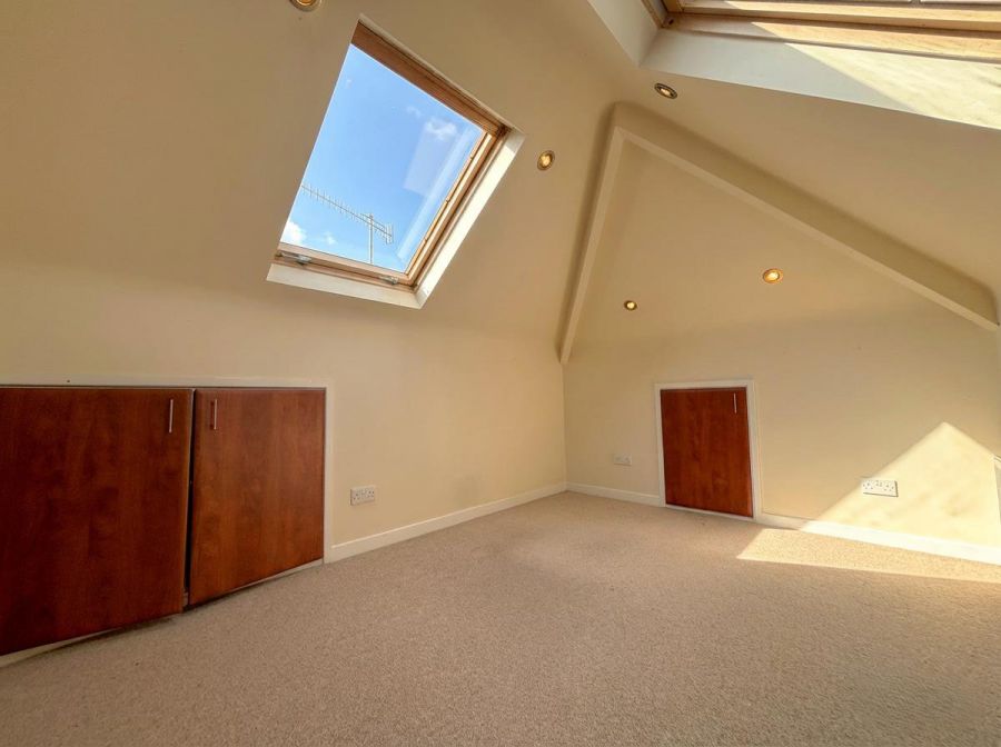 2 Strathmore Park North