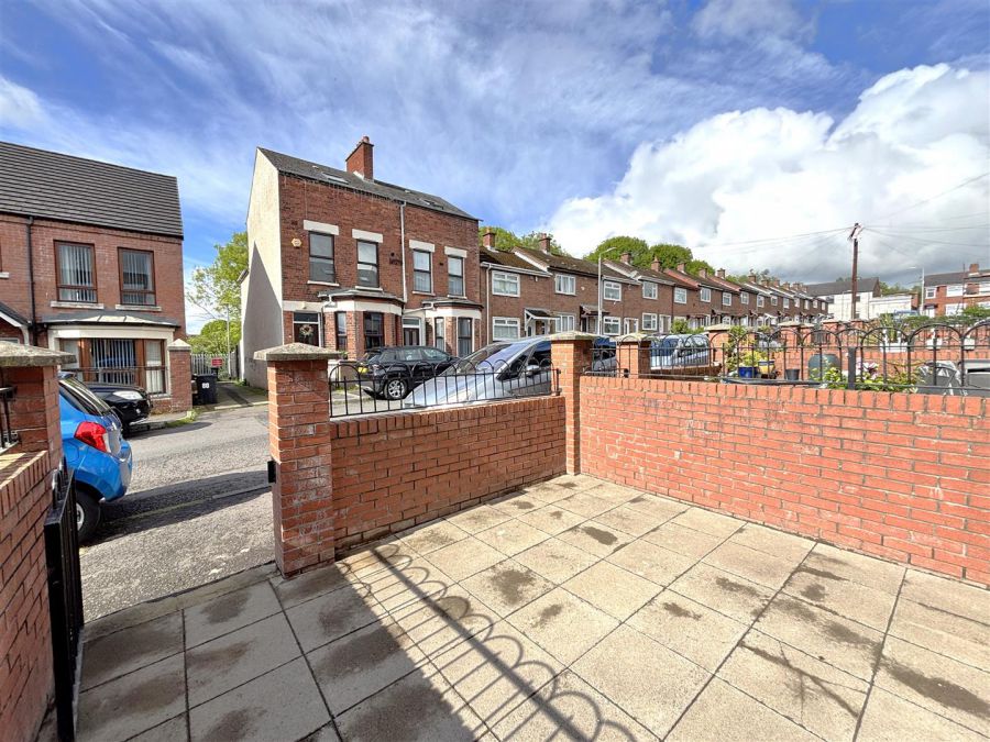 69 Gainsborough Drive