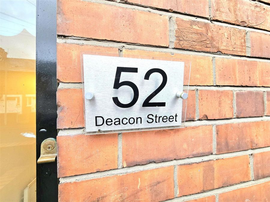 52 Deacon Street