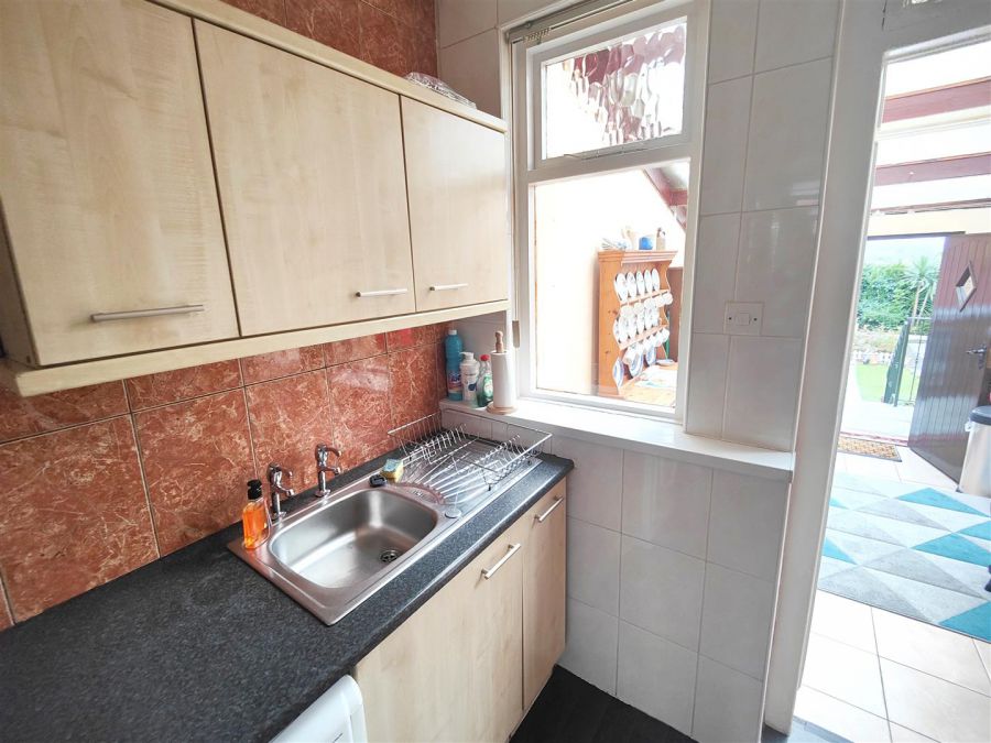 19 Wheatfield Gardens