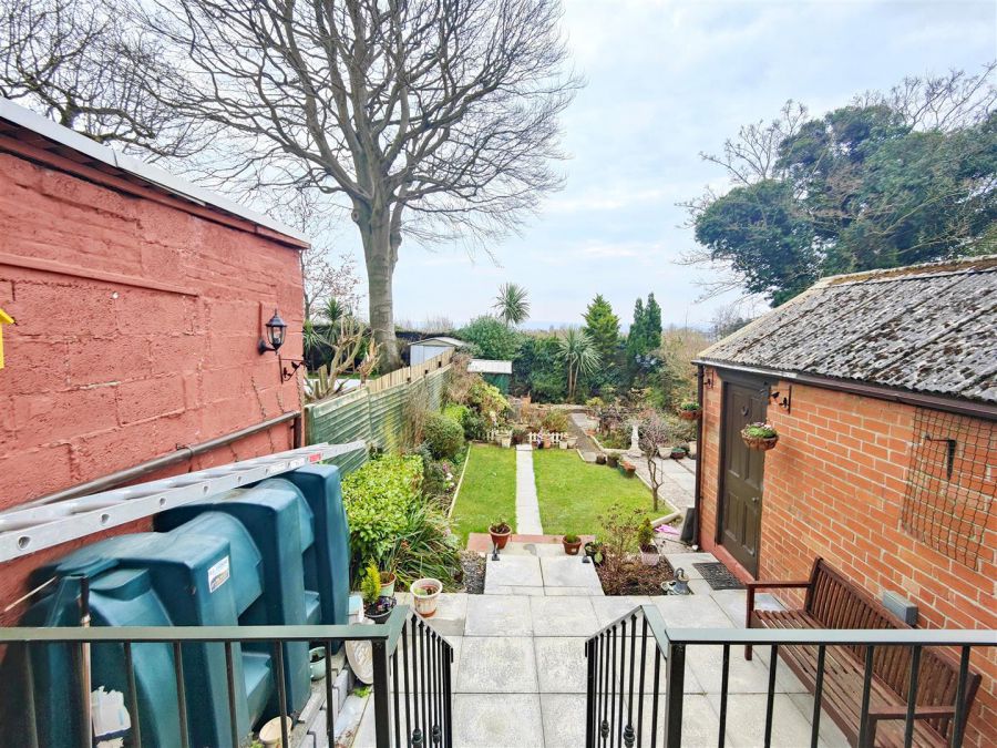 19 Wheatfield Gardens