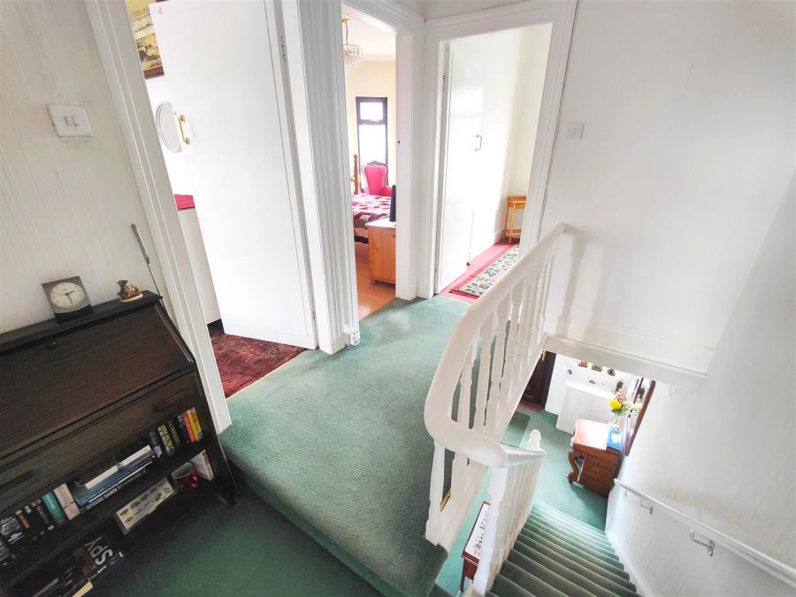 19 Wheatfield Gardens