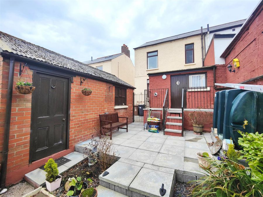 19 Wheatfield Gardens