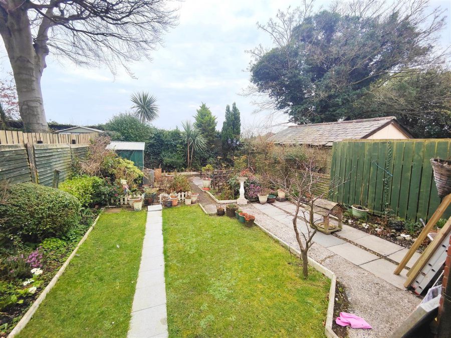 19 Wheatfield Gardens