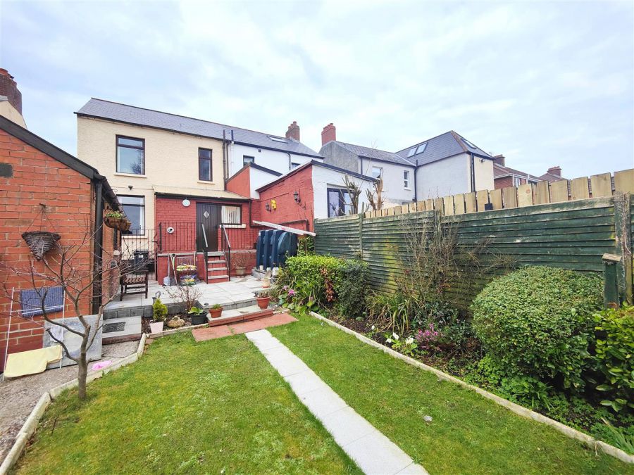 19 Wheatfield Gardens