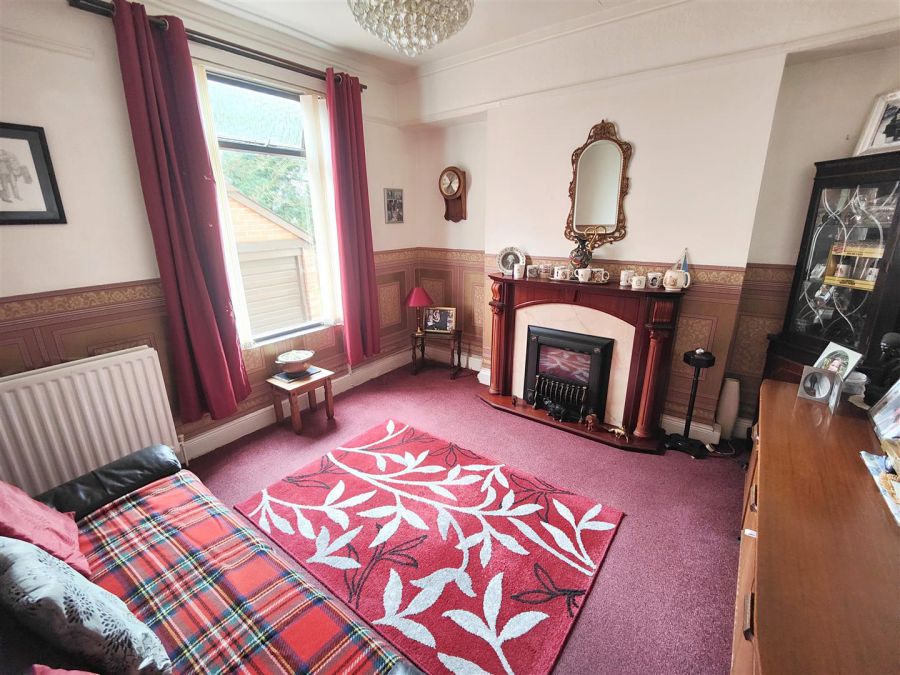 19 Wheatfield Gardens