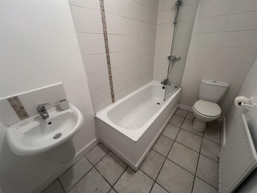 Apt 3, 11 Jubilee Avenue