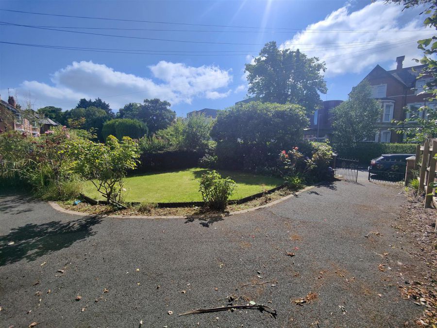 10 Alexandra Gardens