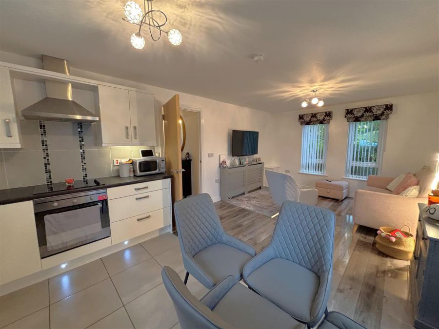Apt 30, 5 West Circular Close
