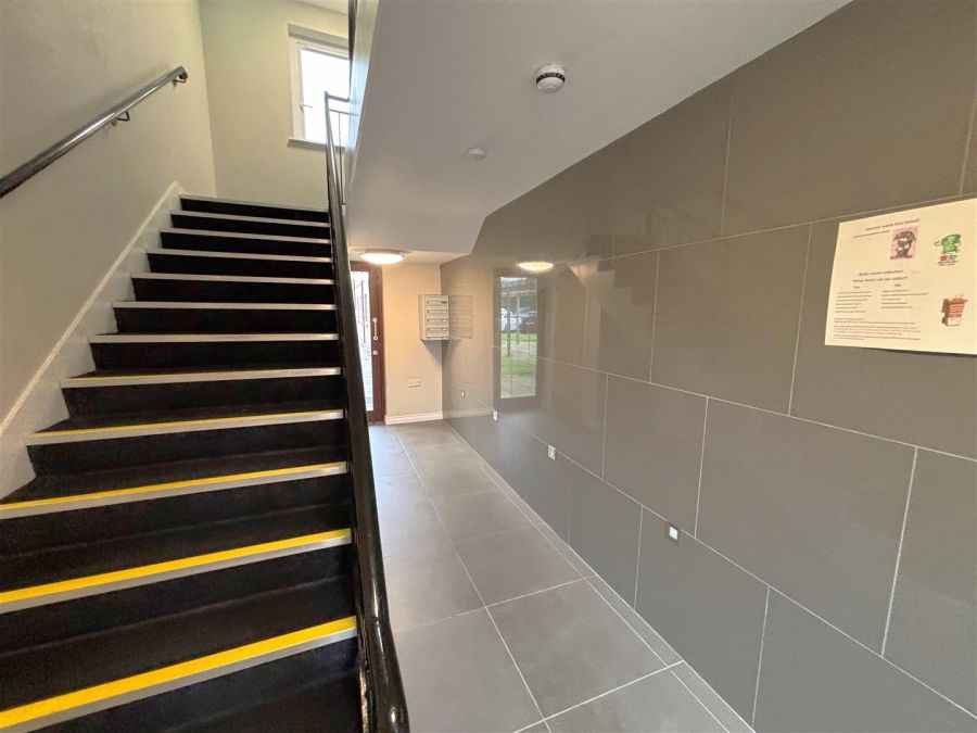 Apt 30, 5 West Circular Close