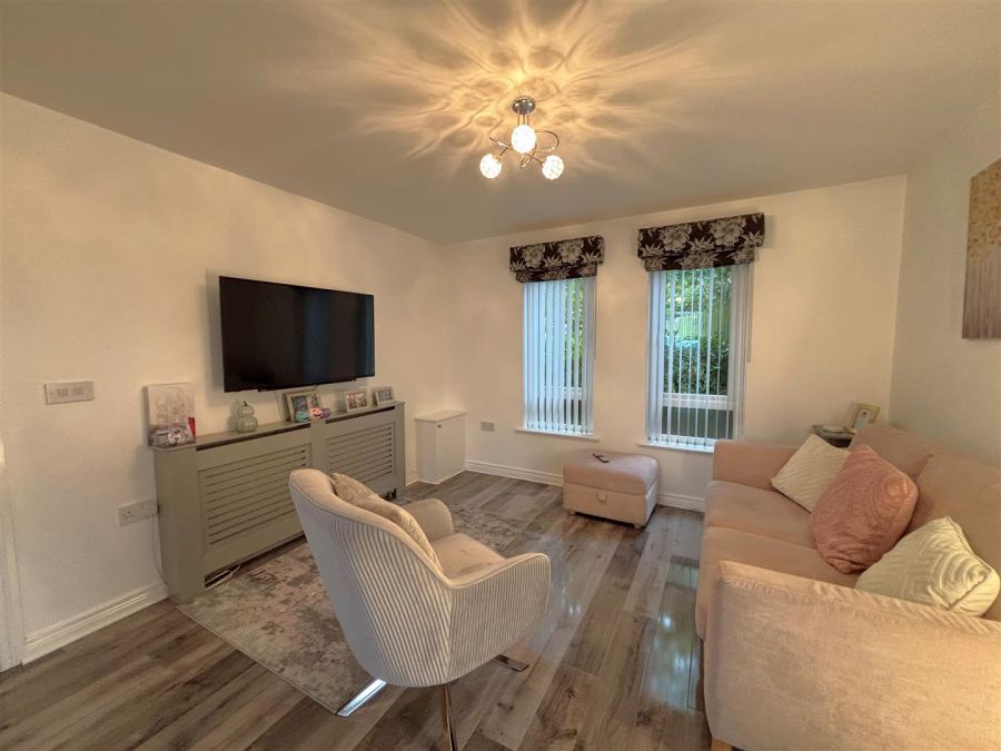 Apt 30, 5 West Circular Close
