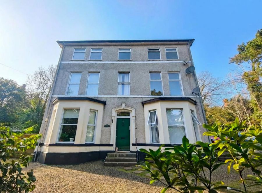 Apt 2, 3 Chichester Park South