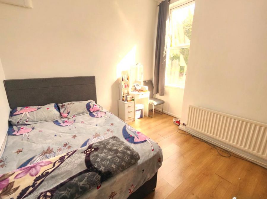 Apt 2, 3 Chichester Park South