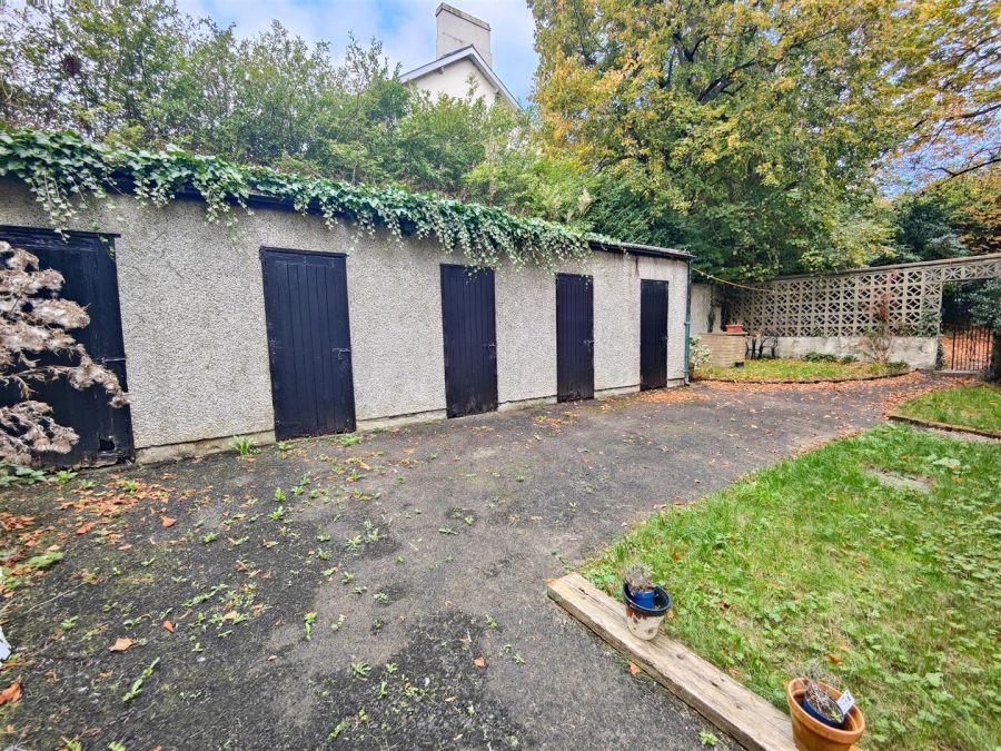 Apt 2, 3 Chichester Park South