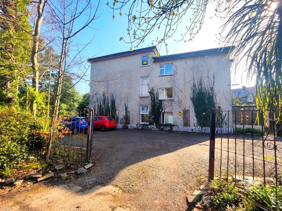 Apt 2, 3 Chichester Park South