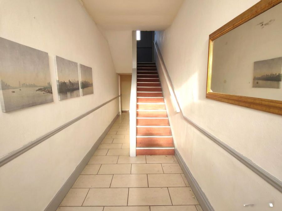 Apt 2, 3 Chichester Park South