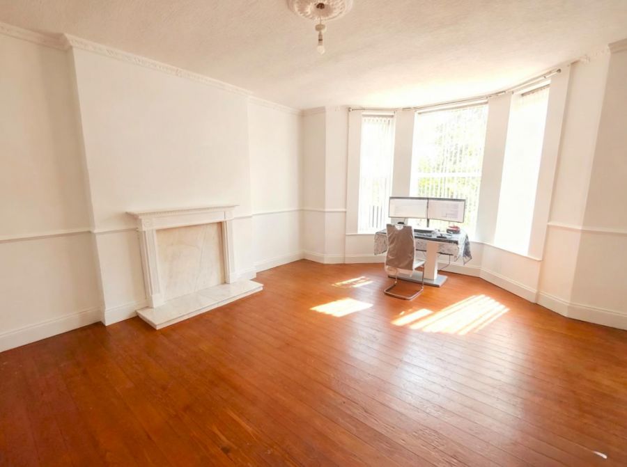 Apt 2, 3 Chichester Park South