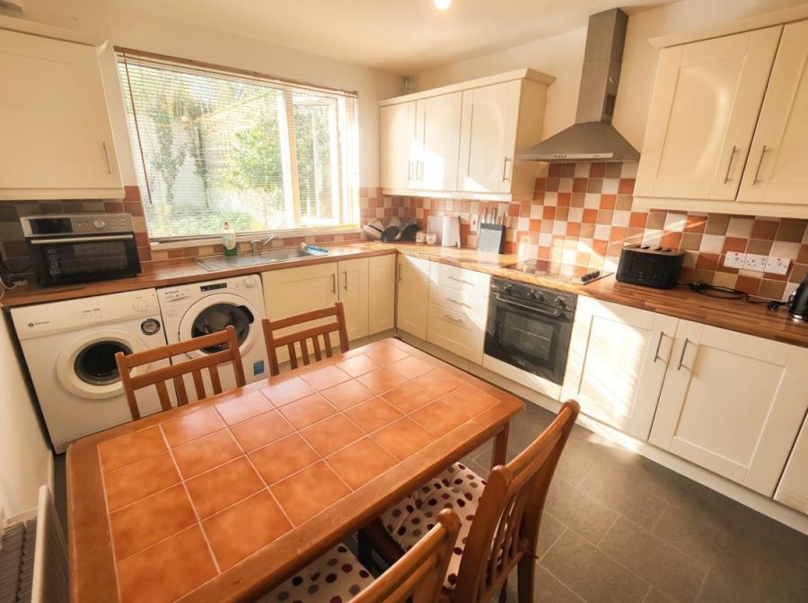 Apt 2, 3 Chichester Park South