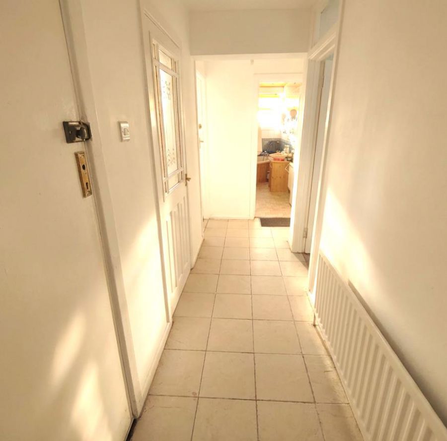 Apt 2, 3 Chichester Park South