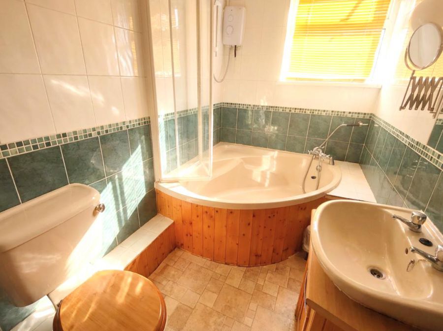 Apt 2, 3 Chichester Park South