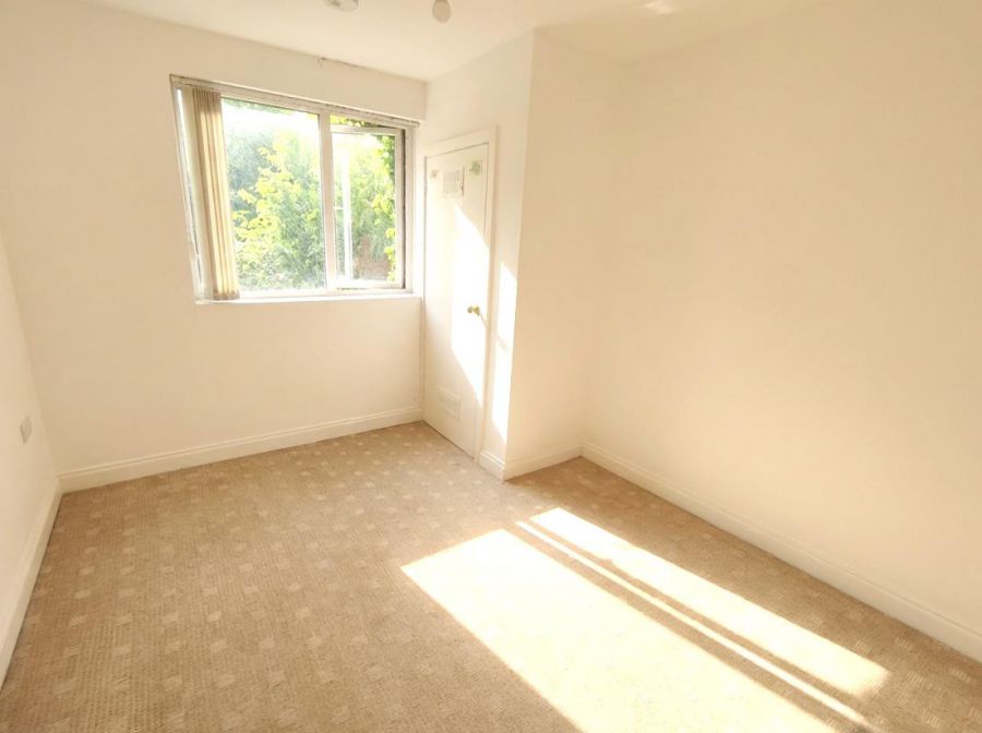 Apt 2, 3 Chichester Park South