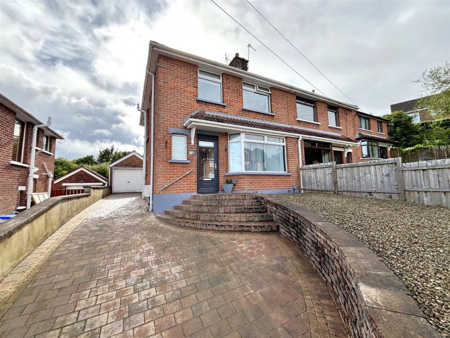 10 Lyndhurst Way
