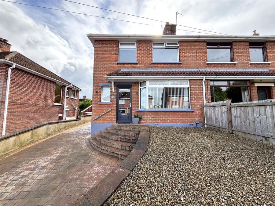 10 Lyndhurst Way