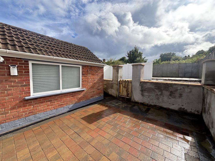 10 Lyndhurst Way