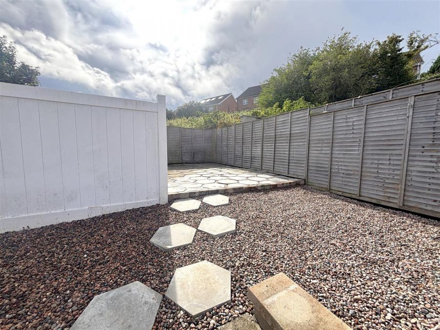 10 Lyndhurst Way