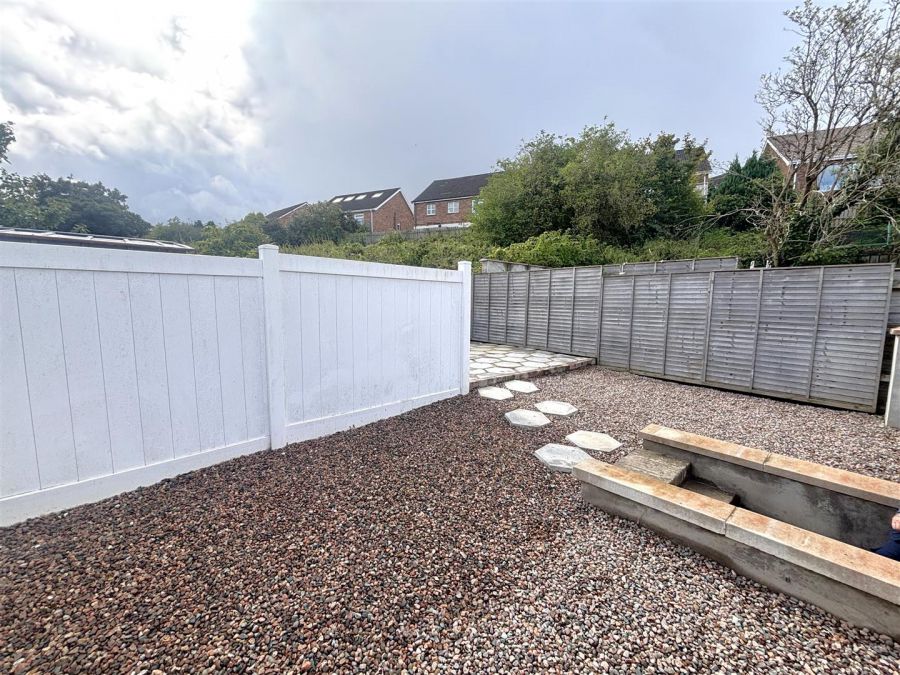 10 Lyndhurst Way