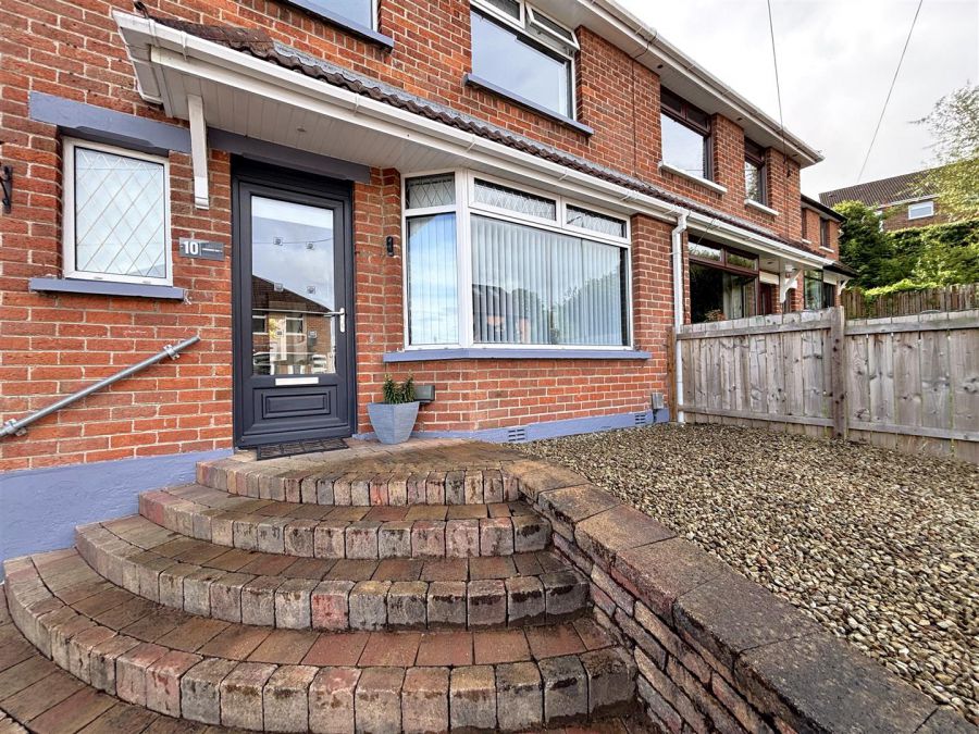 10 Lyndhurst Way 10 Lyndhurst Way