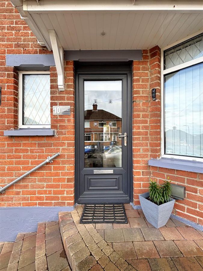 10 Lyndhurst Way