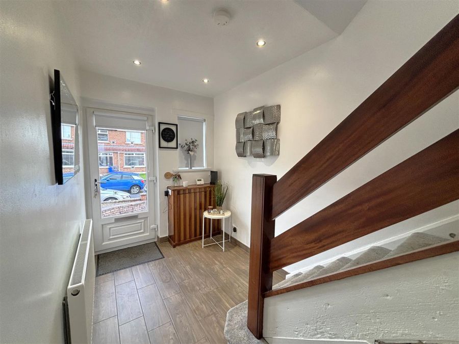 10 Lyndhurst Way