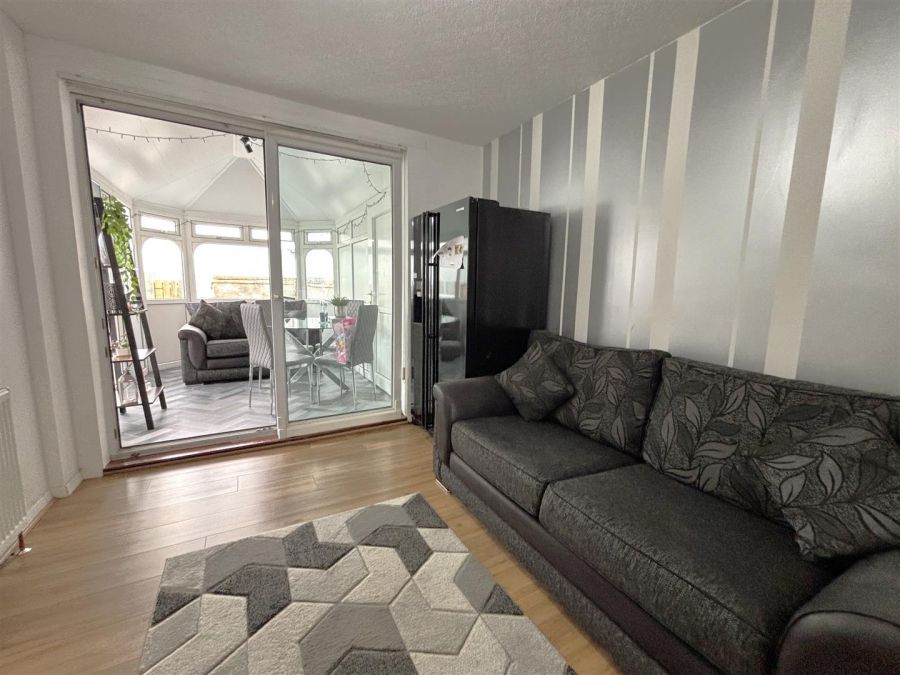 10 Lyndhurst Way