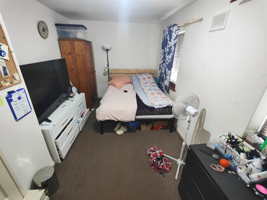 11 Waveney Grove