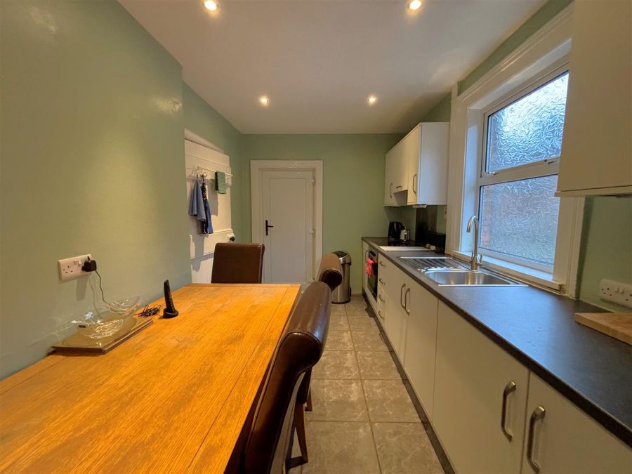 7 Easton Crescent