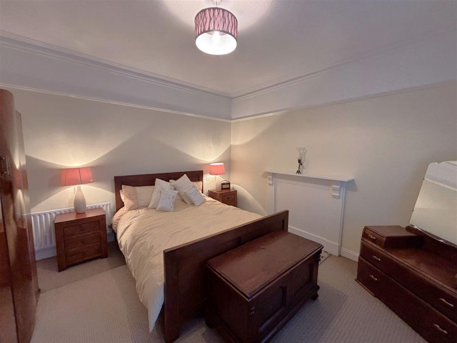 7 Easton Crescent