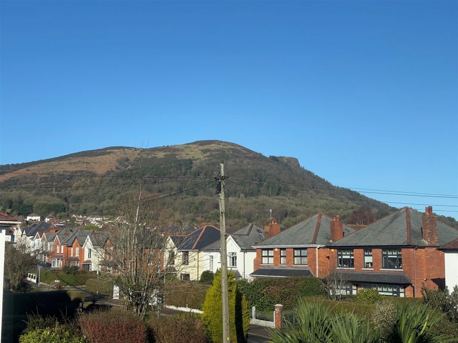 16 Cooldarragh Park