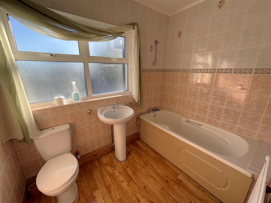 16 Cooldarragh Park