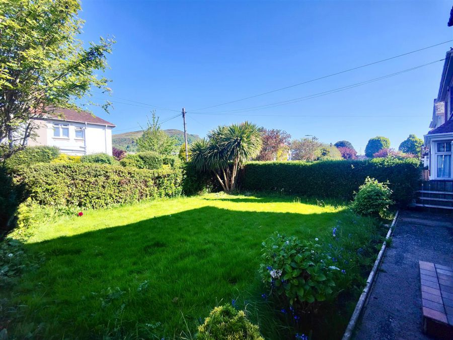16 Cooldarragh Park