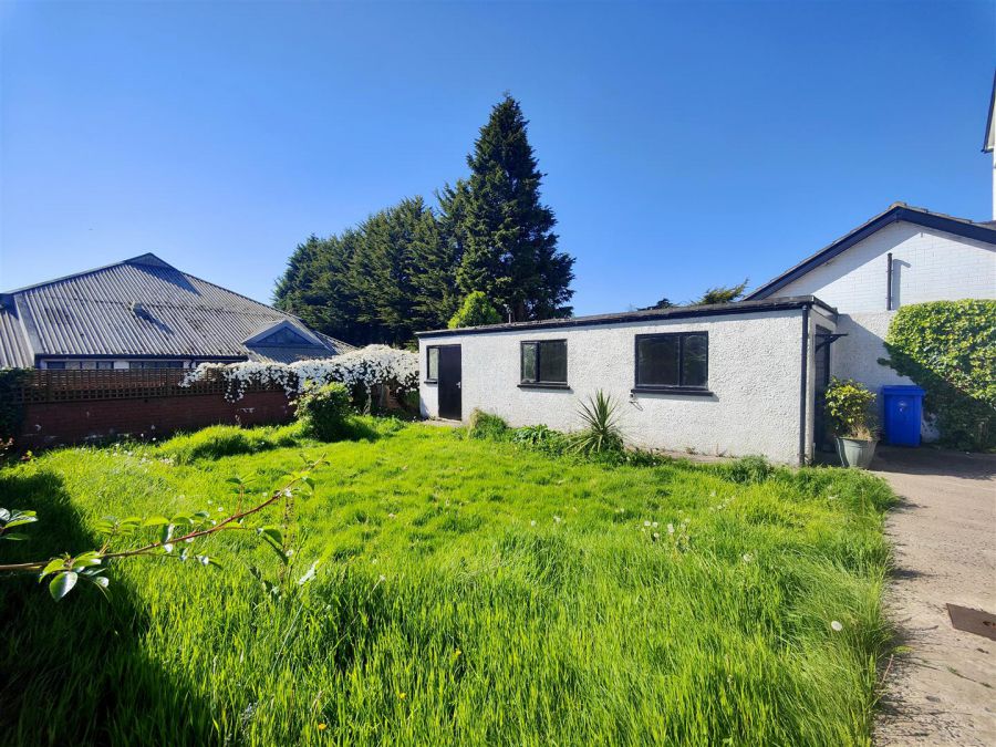 16 Cooldarragh Park