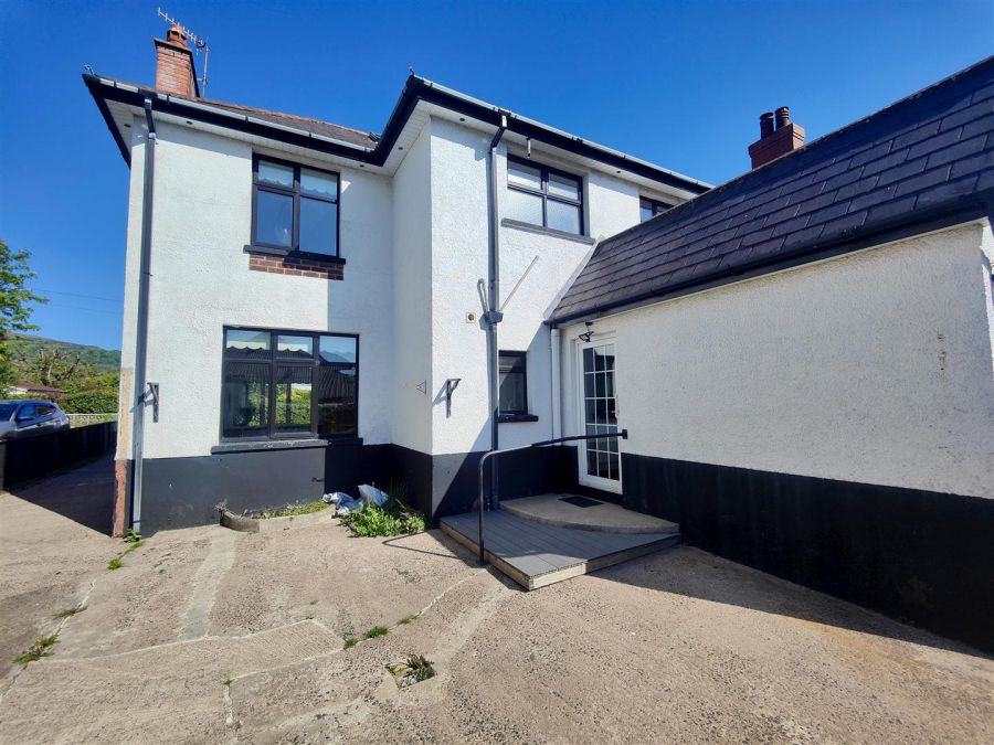 16 Cooldarragh Park