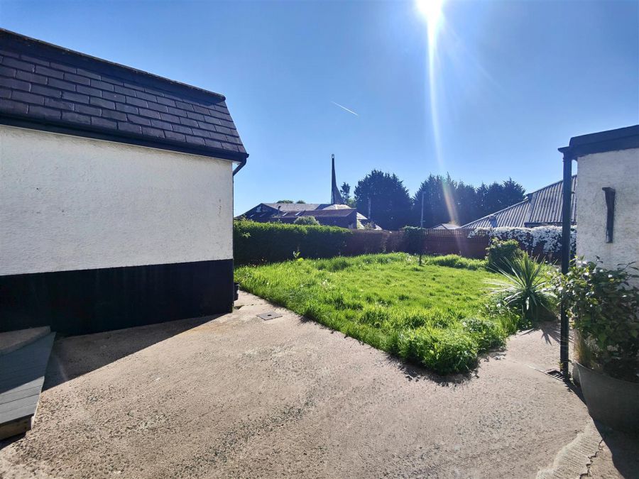 16 Cooldarragh Park
