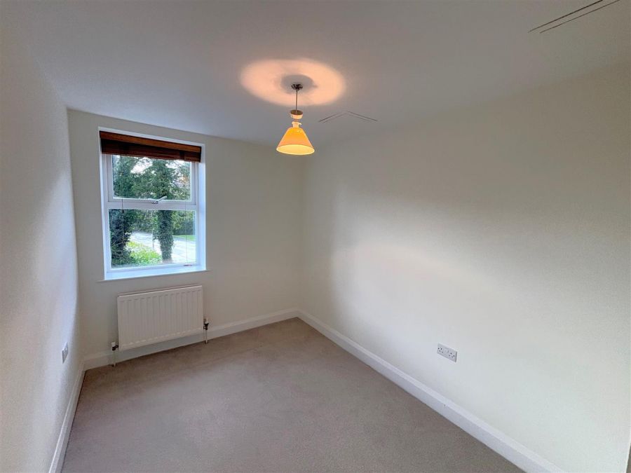 Apt 4, 50 Fortwilliam Demesne