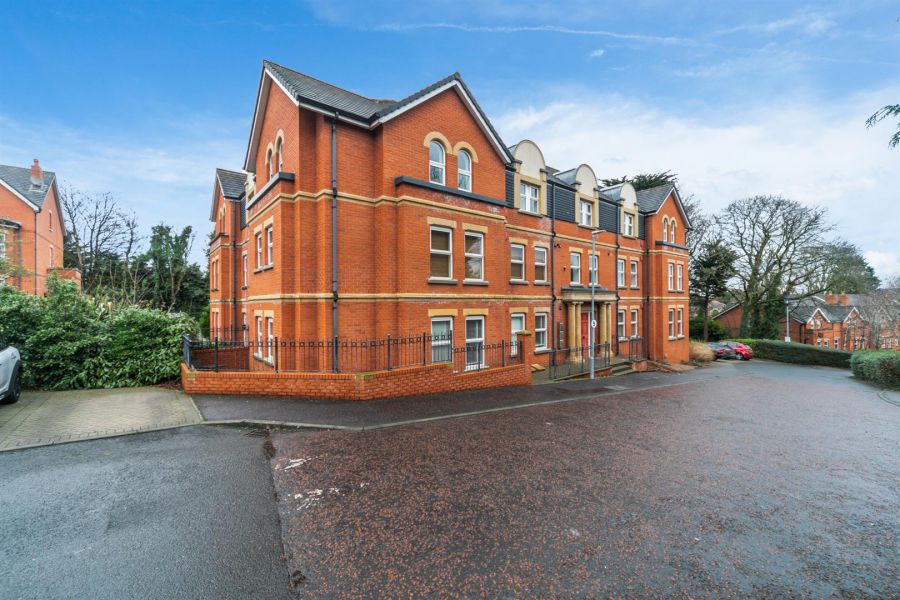 Apt 4, 50 Fortwilliam Demesne