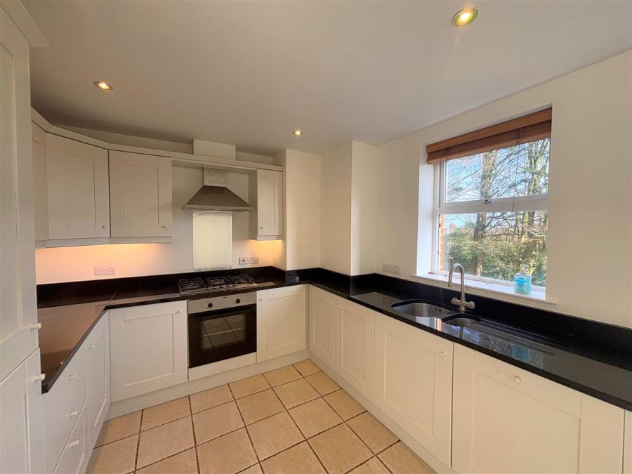 Apt 4, 50 Fortwilliam Demesne